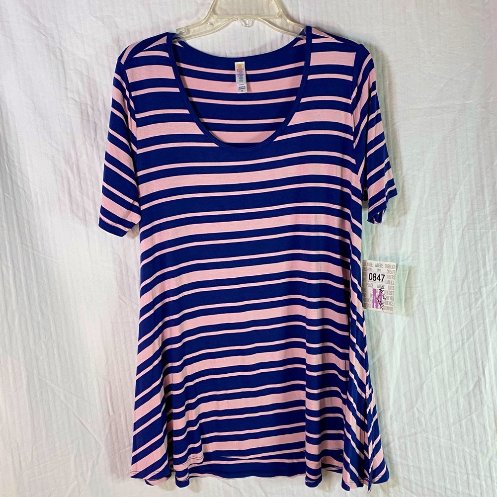 LuLaRoe NWT Sz M Striped Perfect Tee pink and blue